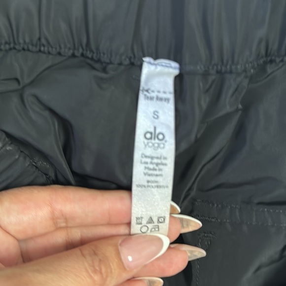 ALO Yoga Black Cargo women’s pants size Small - Picture 5 of 10